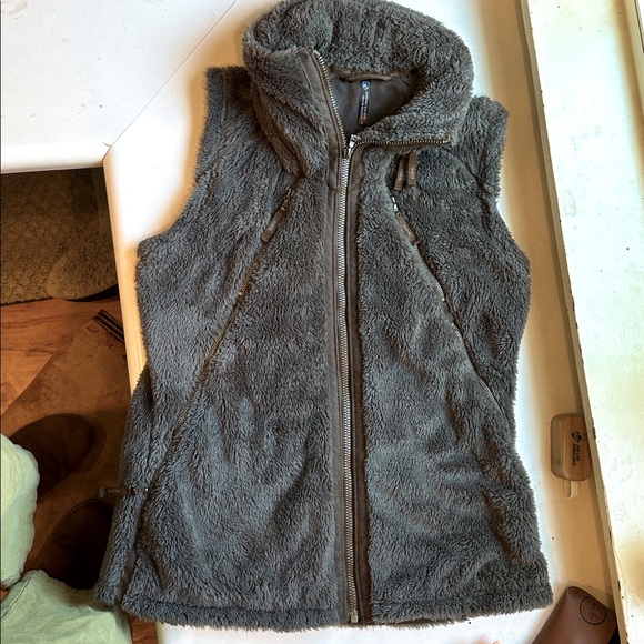 Kuhl Jackets & Blazers - Kuhl Fleece Army Green Vest Used once